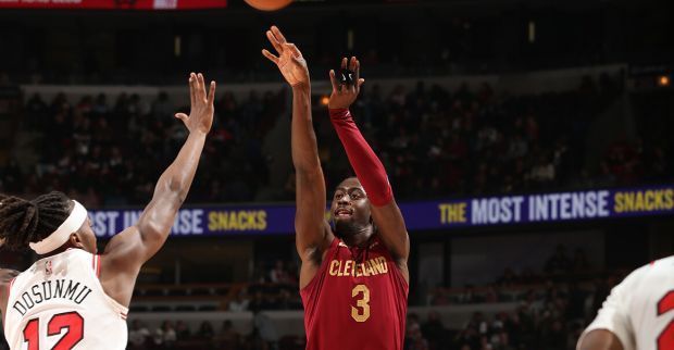  米切尔压哨三分命中骑士惊险绝杀公牛斩获赛季第四十胜